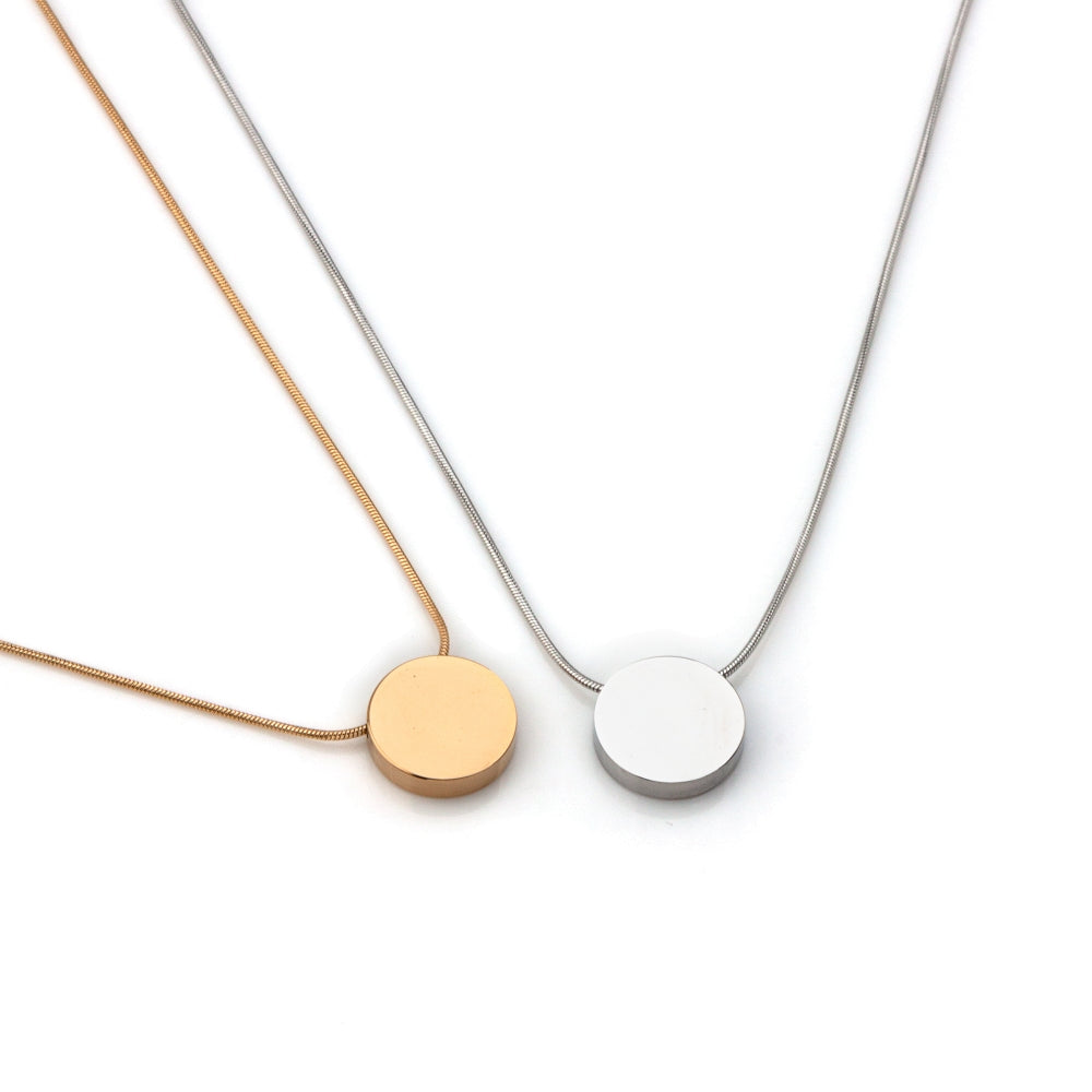 colar em aço inoxidável em dourado ou prateado