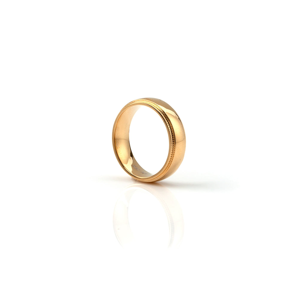 aliança em aço inoxidável em dourado